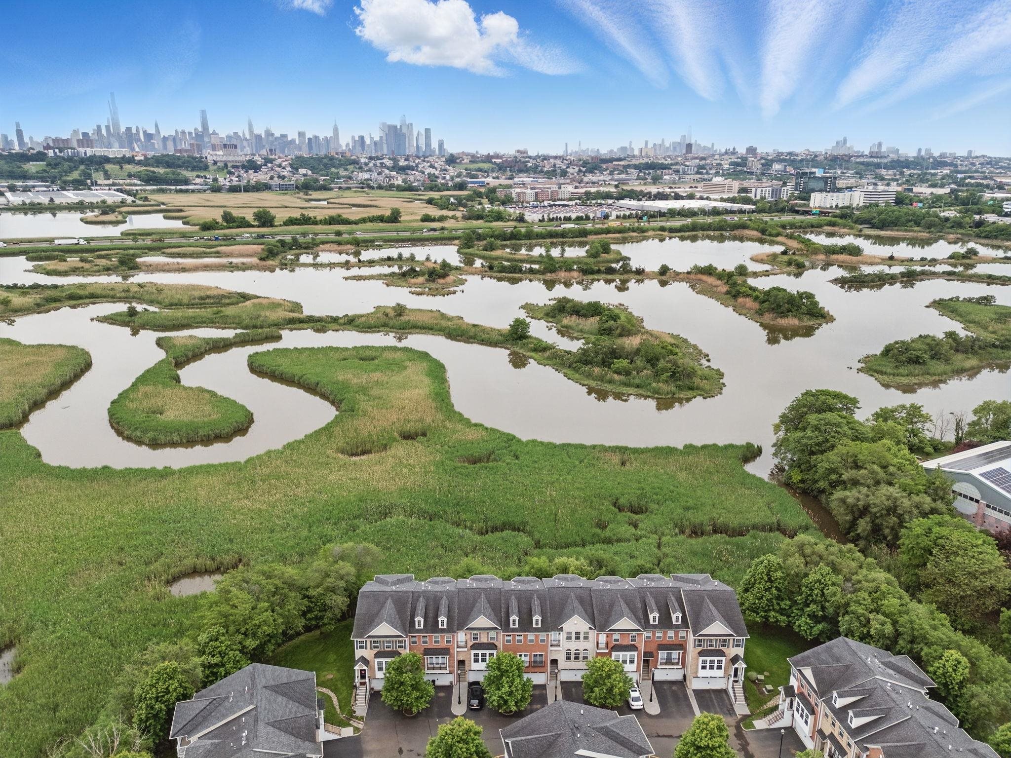 28 Creekside Ct #28, Secaucus, New Jersey image 40