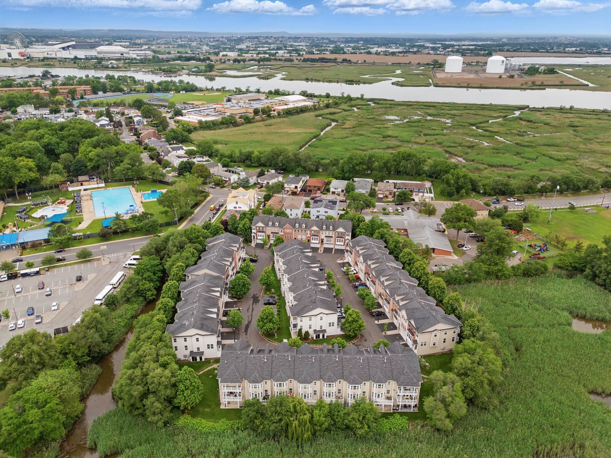 28 Creekside Ct #28, Secaucus, New Jersey image 42