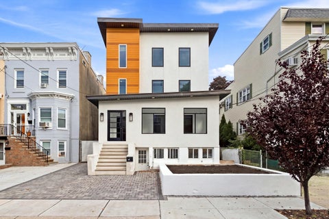 Homes For Sale - 138 Avenue C<br/> Bayonne, NJ 07002