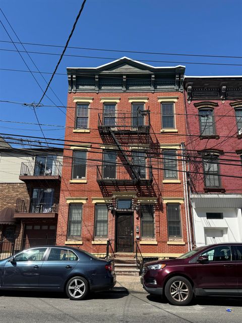 96 BOWERS ST 2L Jersey City NJ 07307