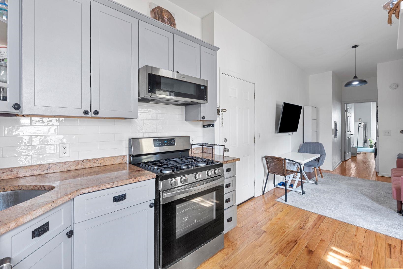 83 Maple St #1L, Jersey City, New Jersey image 1