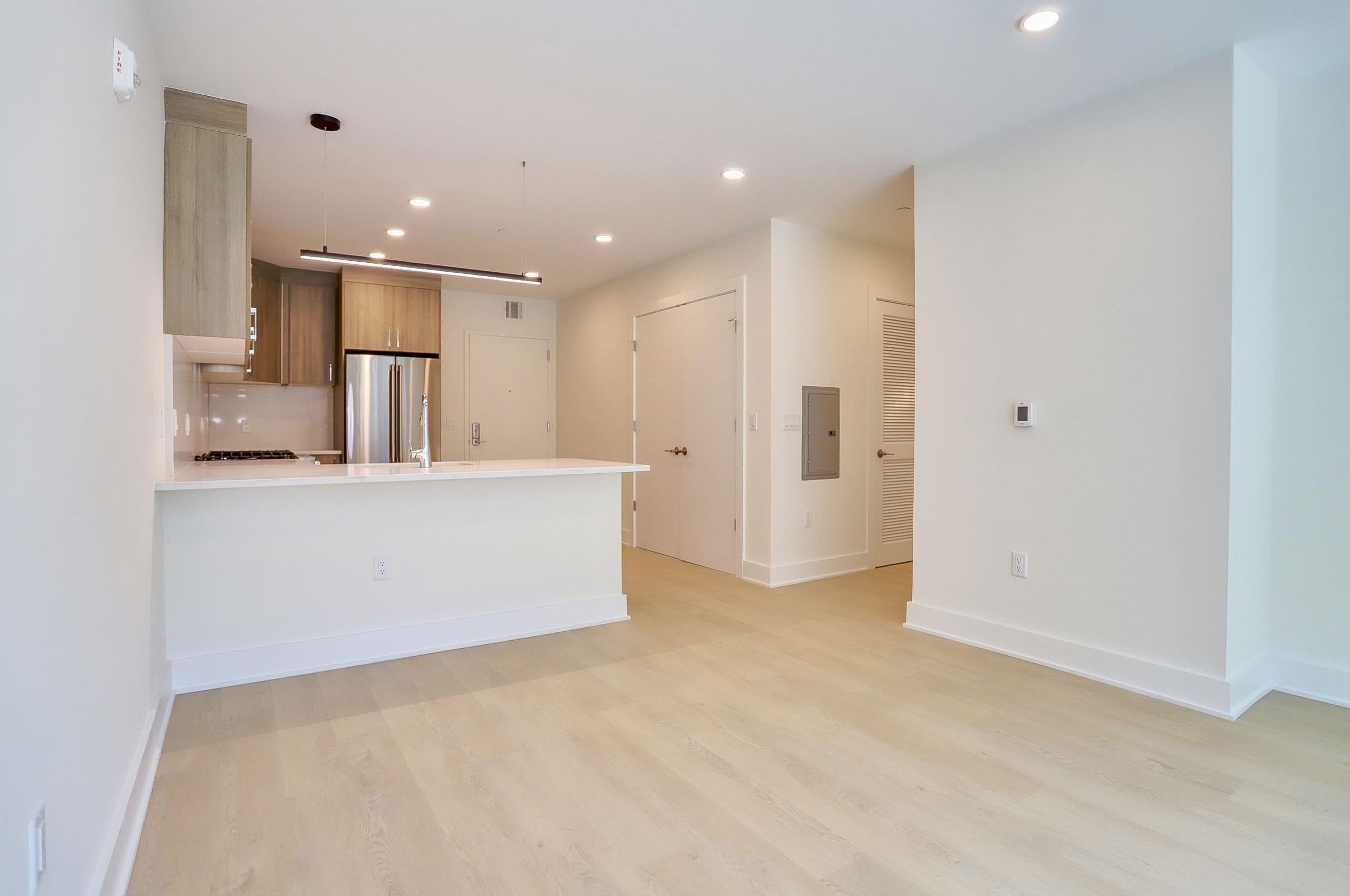 303 MADISON ST 207