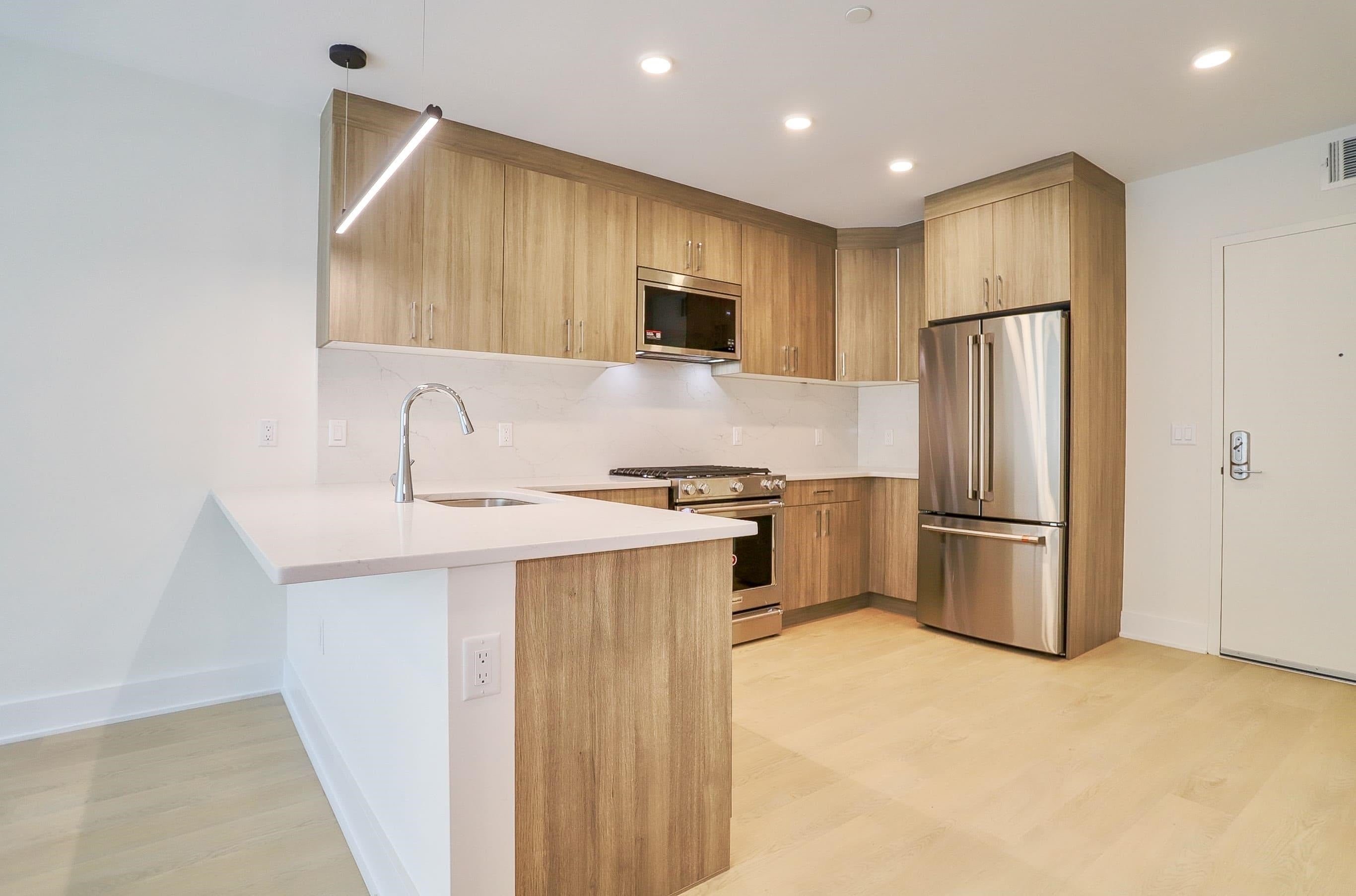 303 MADISON ST 207