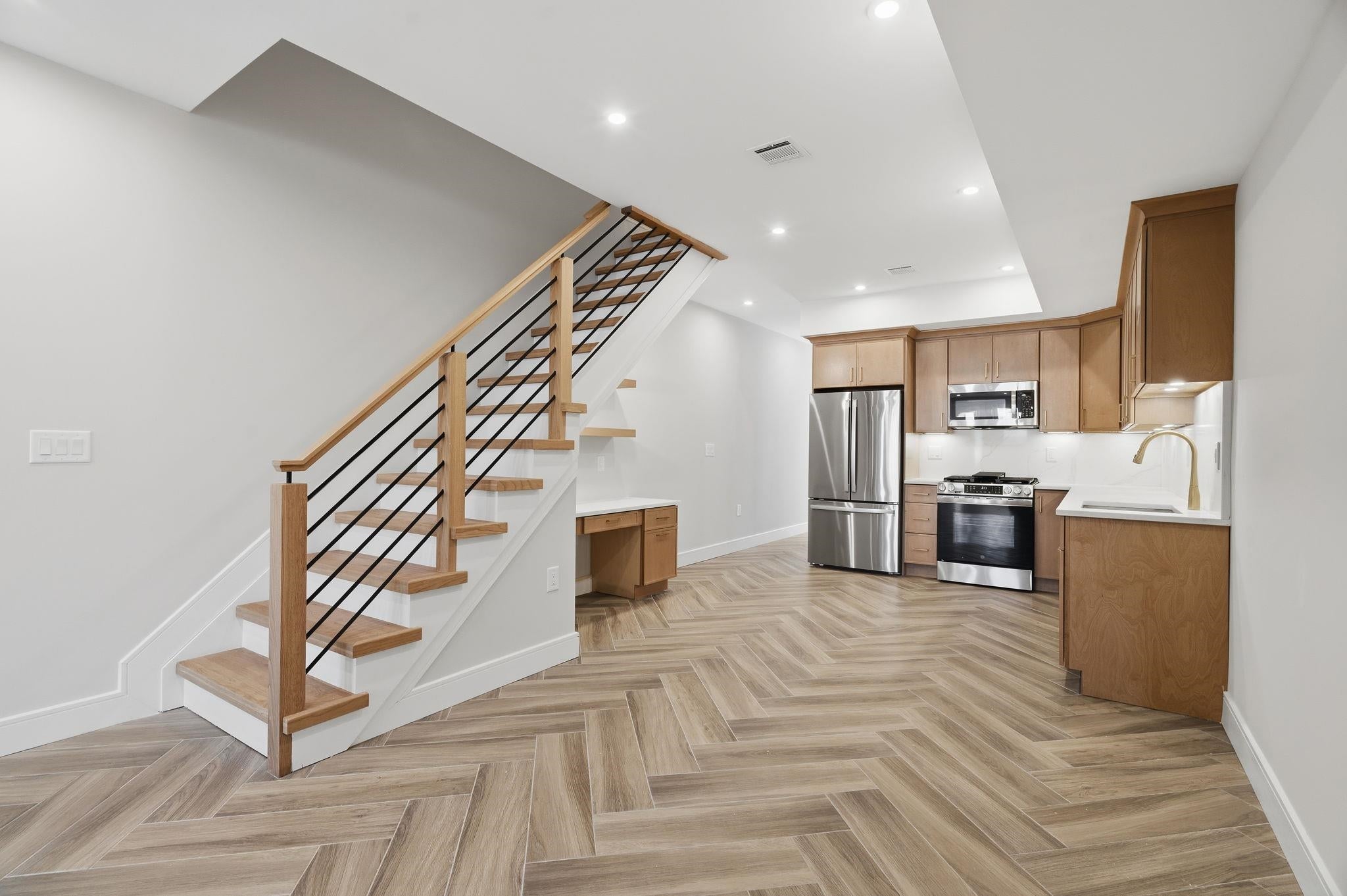 27 CLINTON AVE 1