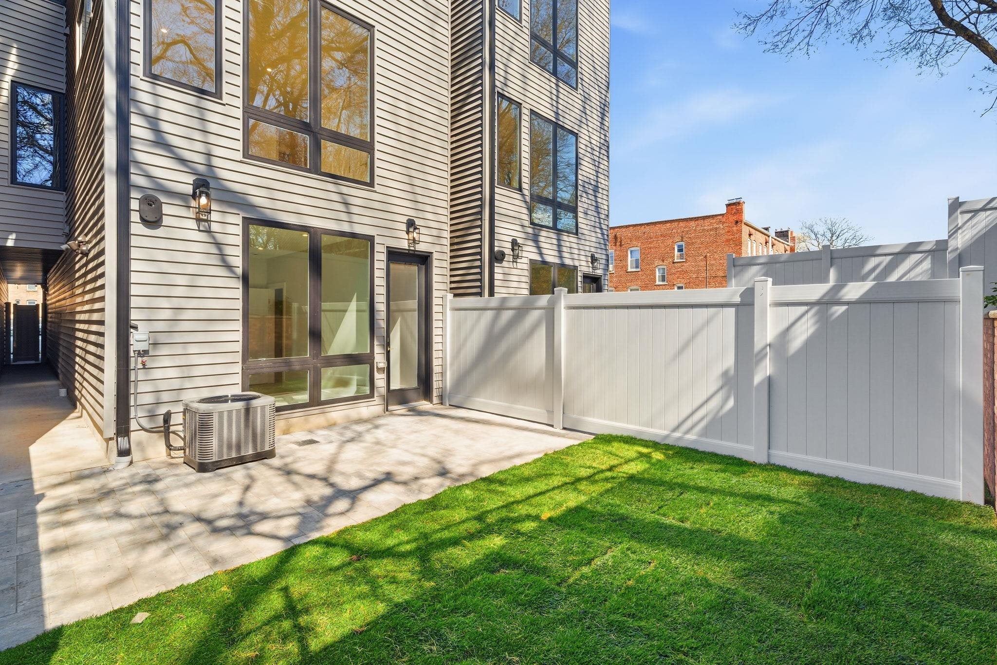 27 CLINTON AVE 1