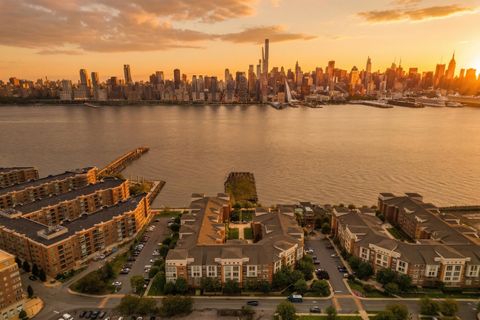 26 AVENUE AT PORT IMPERIAL 133x West New York NJ 07093