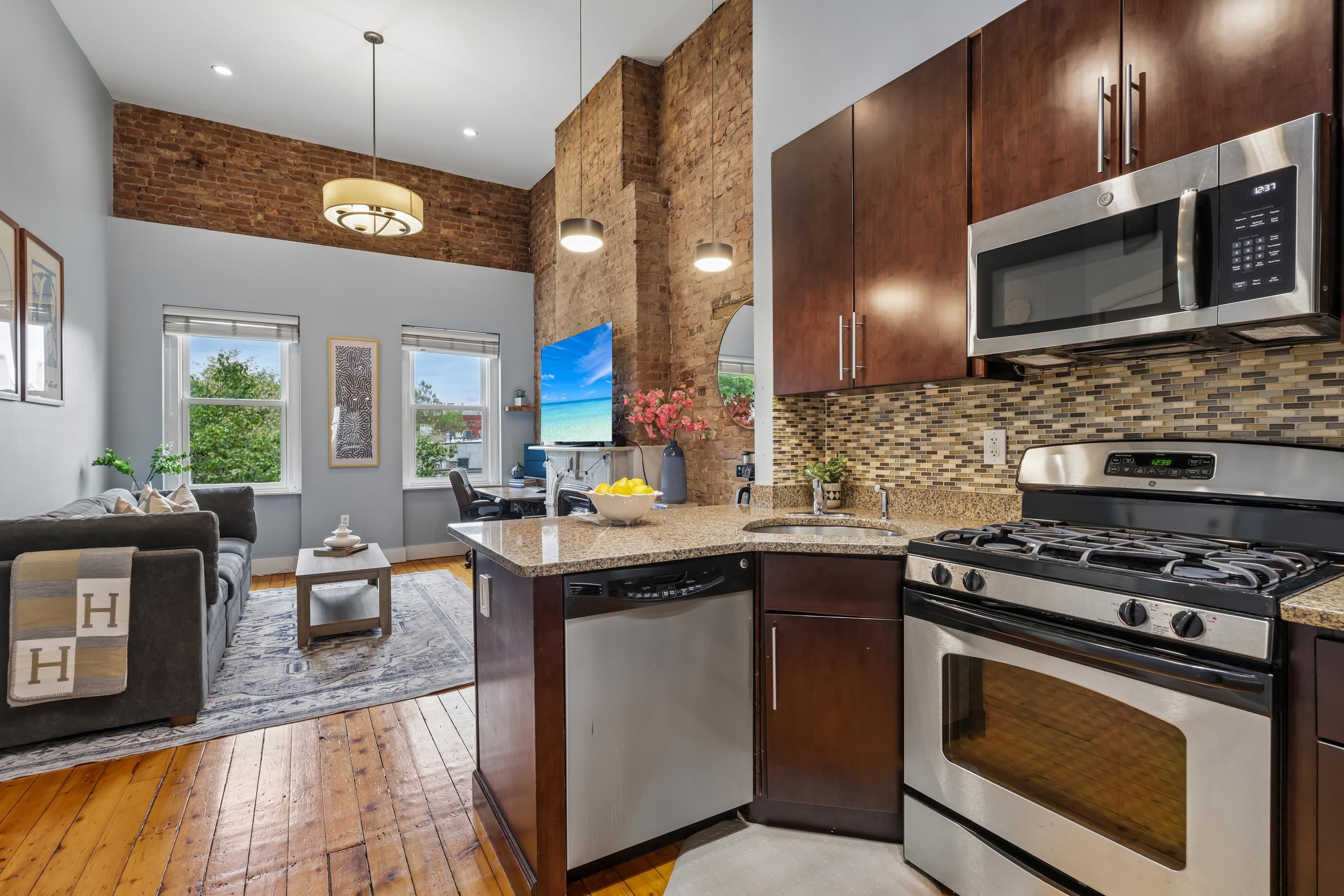229 3RD ST 4L