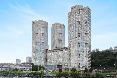 Condo For Sale - 7004 Blvd East #25A<br/> Guttenberg, NJ 07093