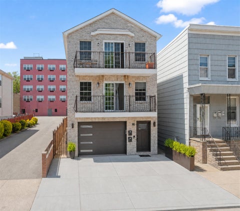 Multifamily For Sale - 19 Cambridge Ave<br/> Jersey City, NJ 07307