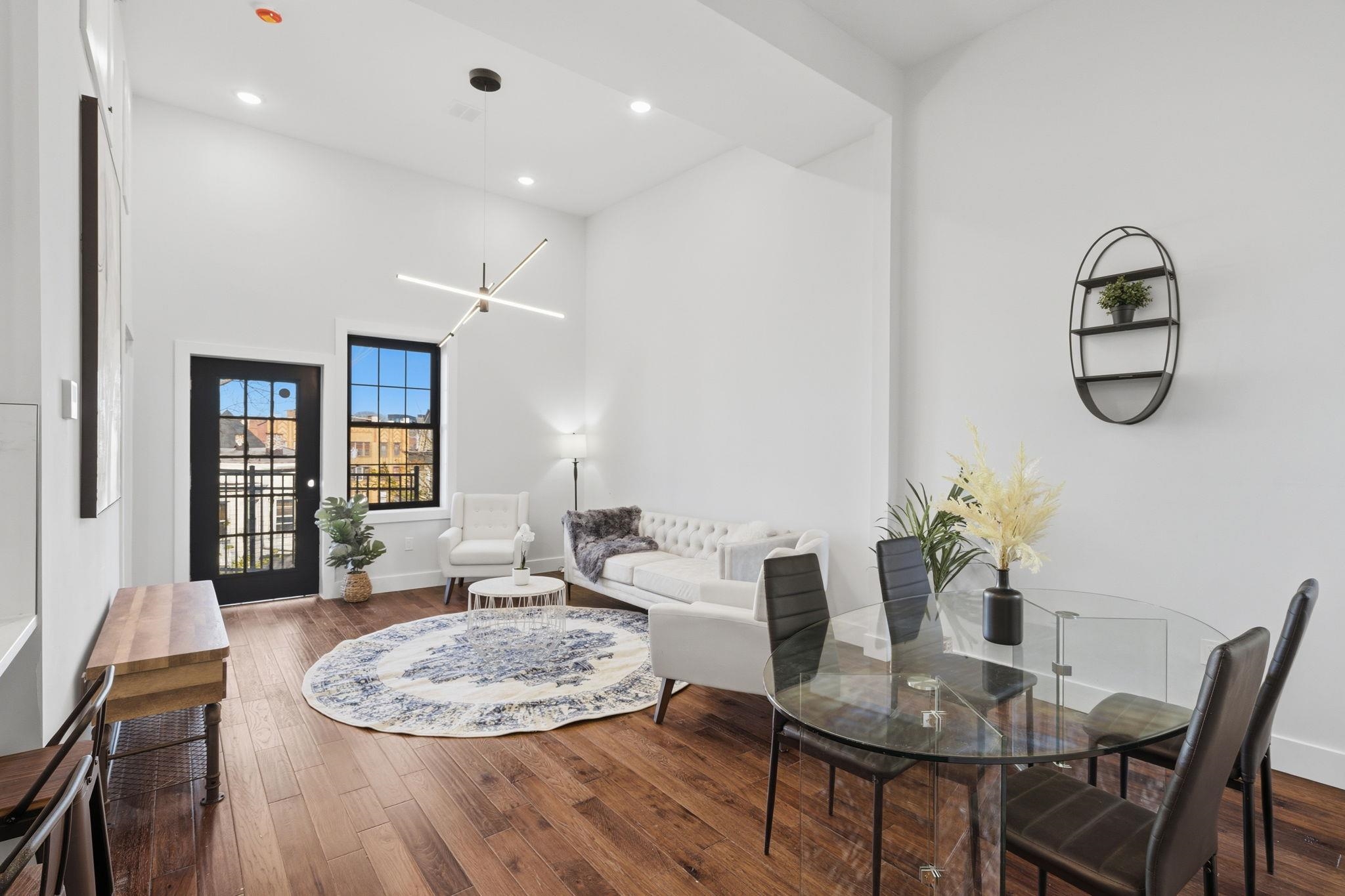 104 GLENWOOD AVE 100