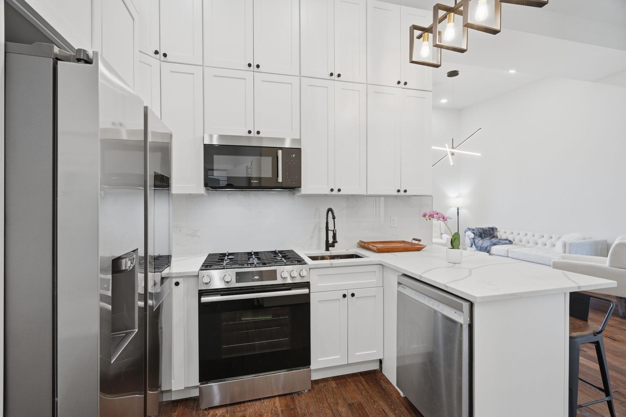 104 GLENWOOD AVE 100