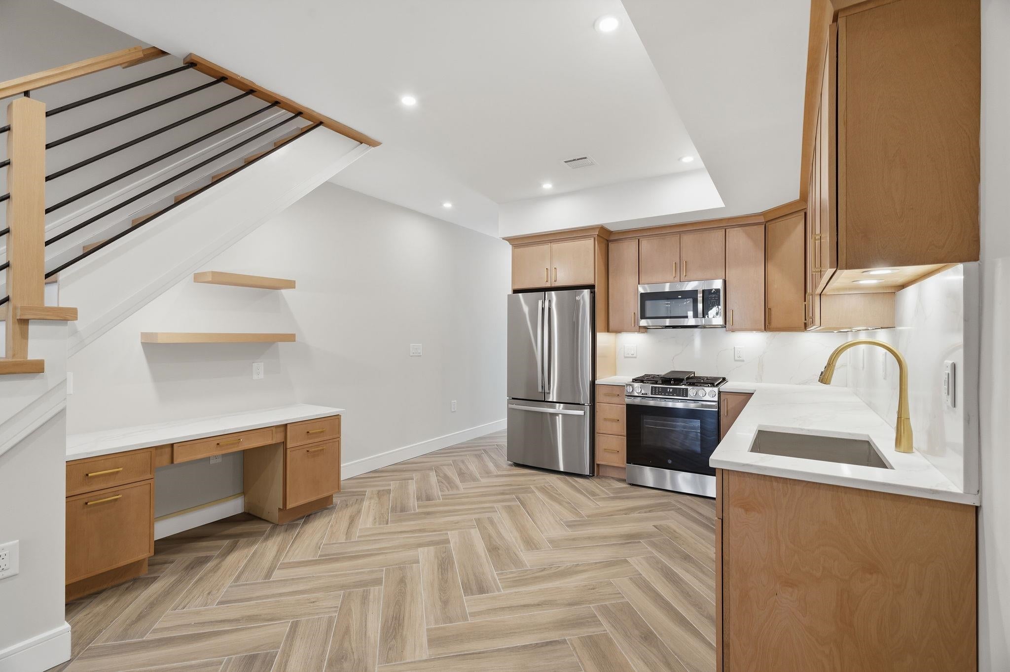 27 CLINTON AVE 1