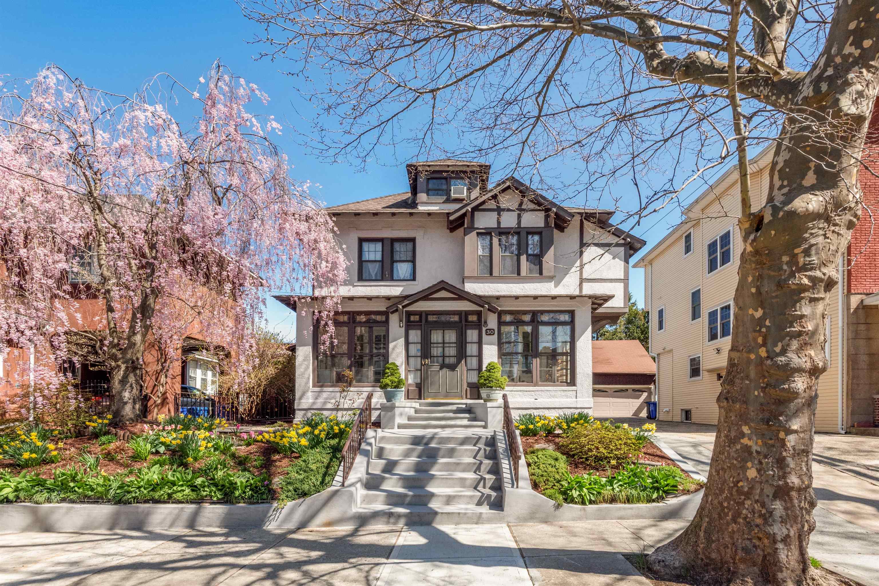 30 62ND ST