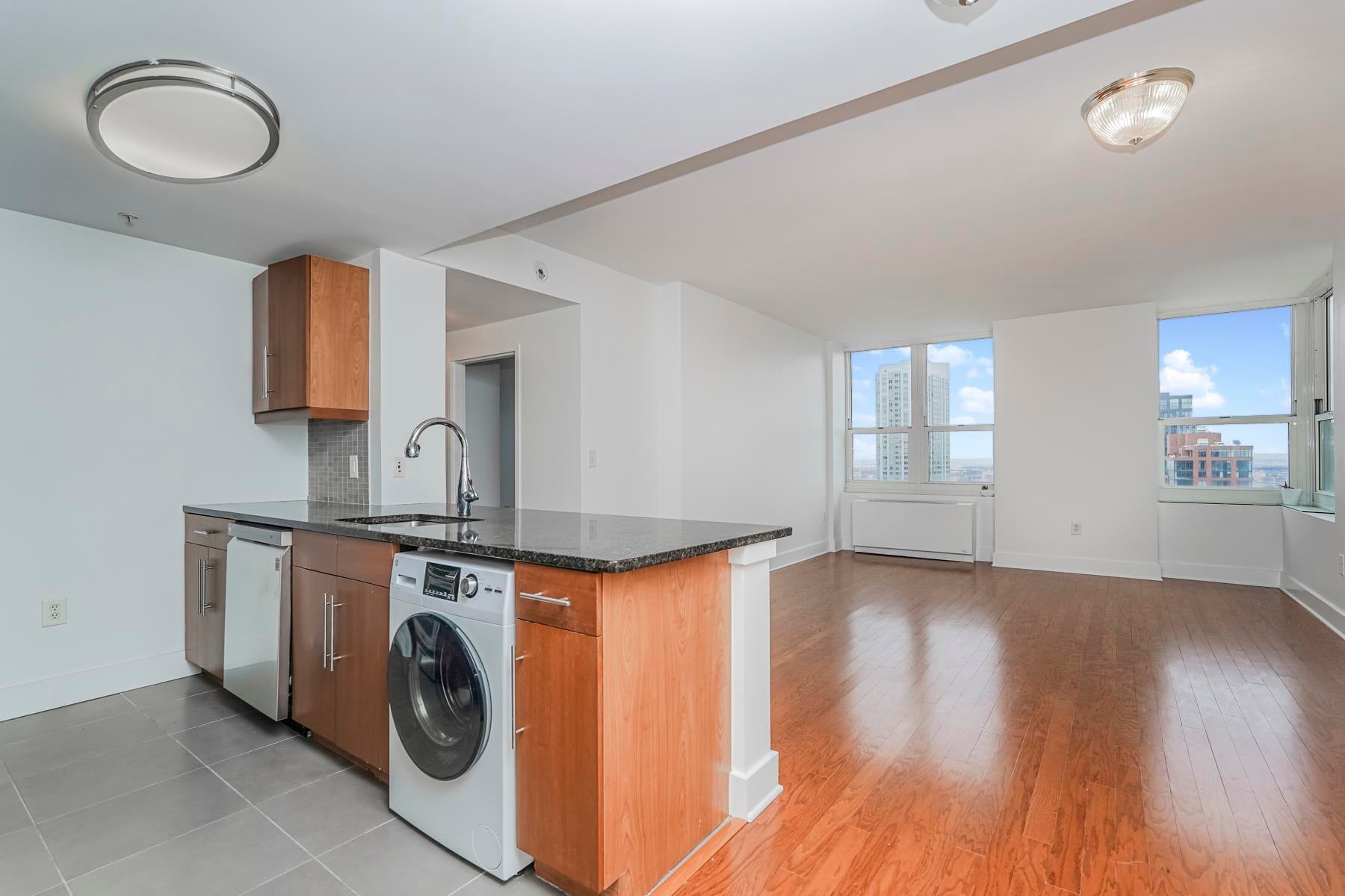 88 MORGAN ST 3701