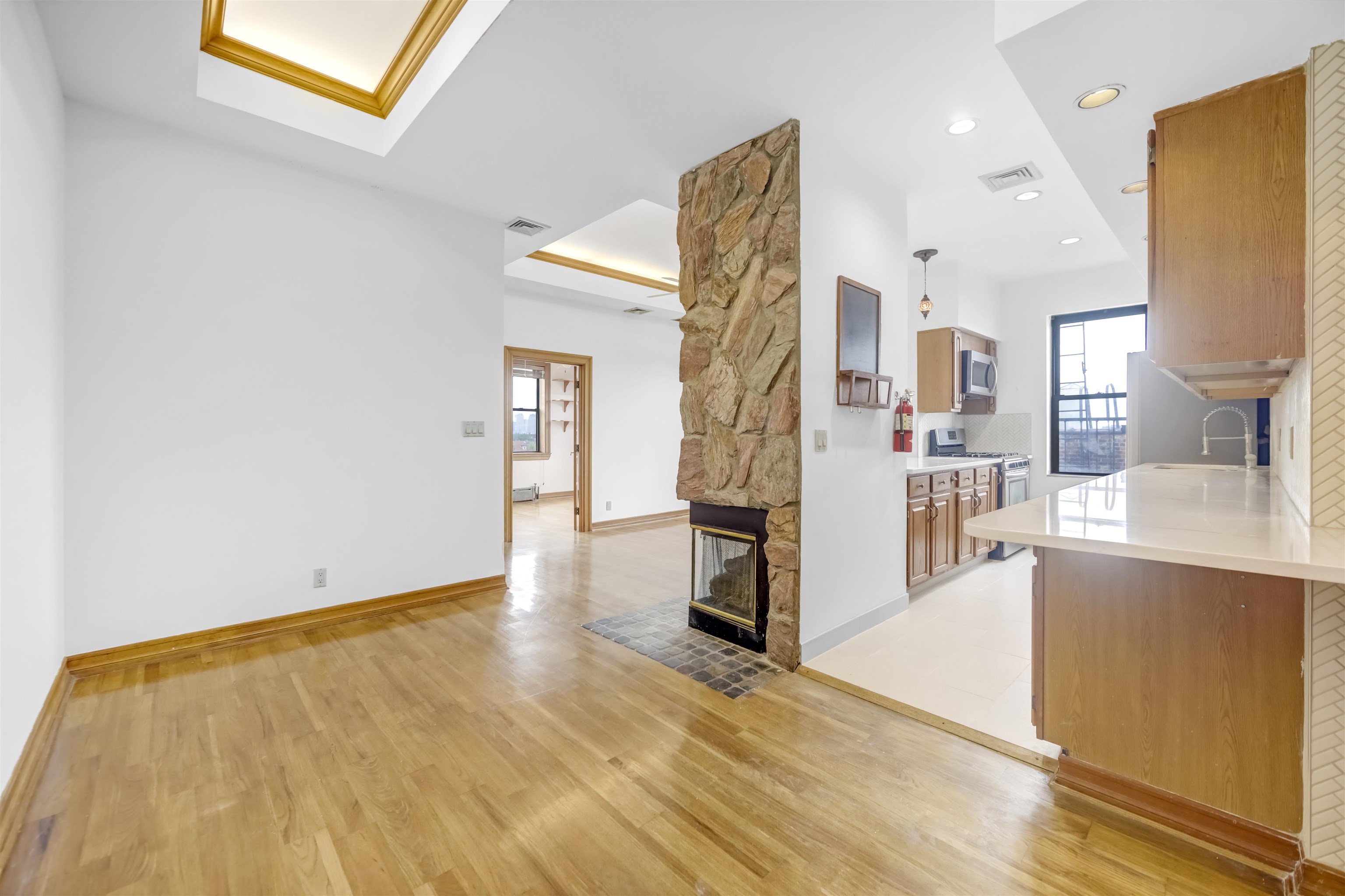 301 79th St #E4, North Bergen, New Jersey image 9