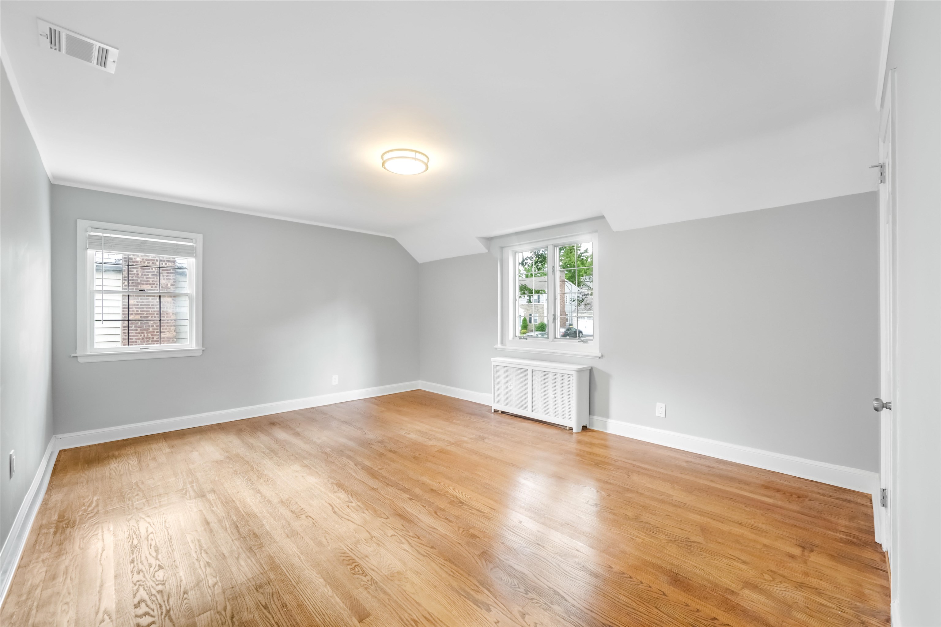 1076 Bromley Ave, Teaneck, New Jersey image 18