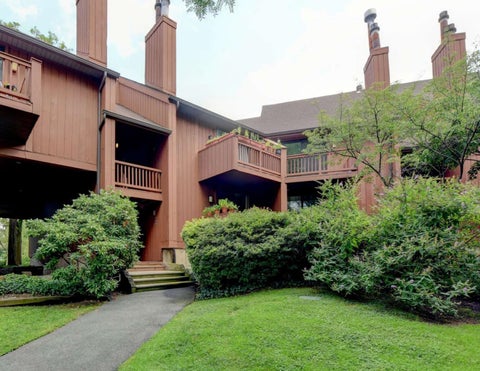 Townhouse For Sale - 590 Sanderling Ct #590<br/> Secaucus, NJ 07094