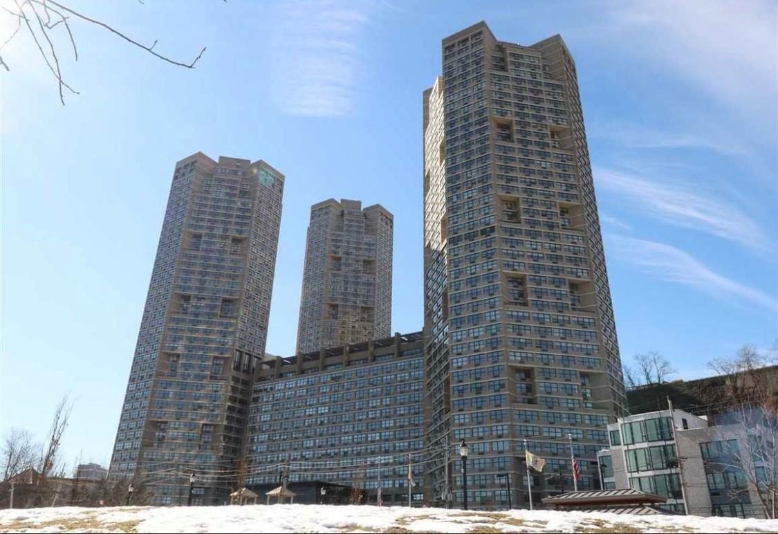 7000 Blvd East #33K, Guttenberg, New Jersey image 1