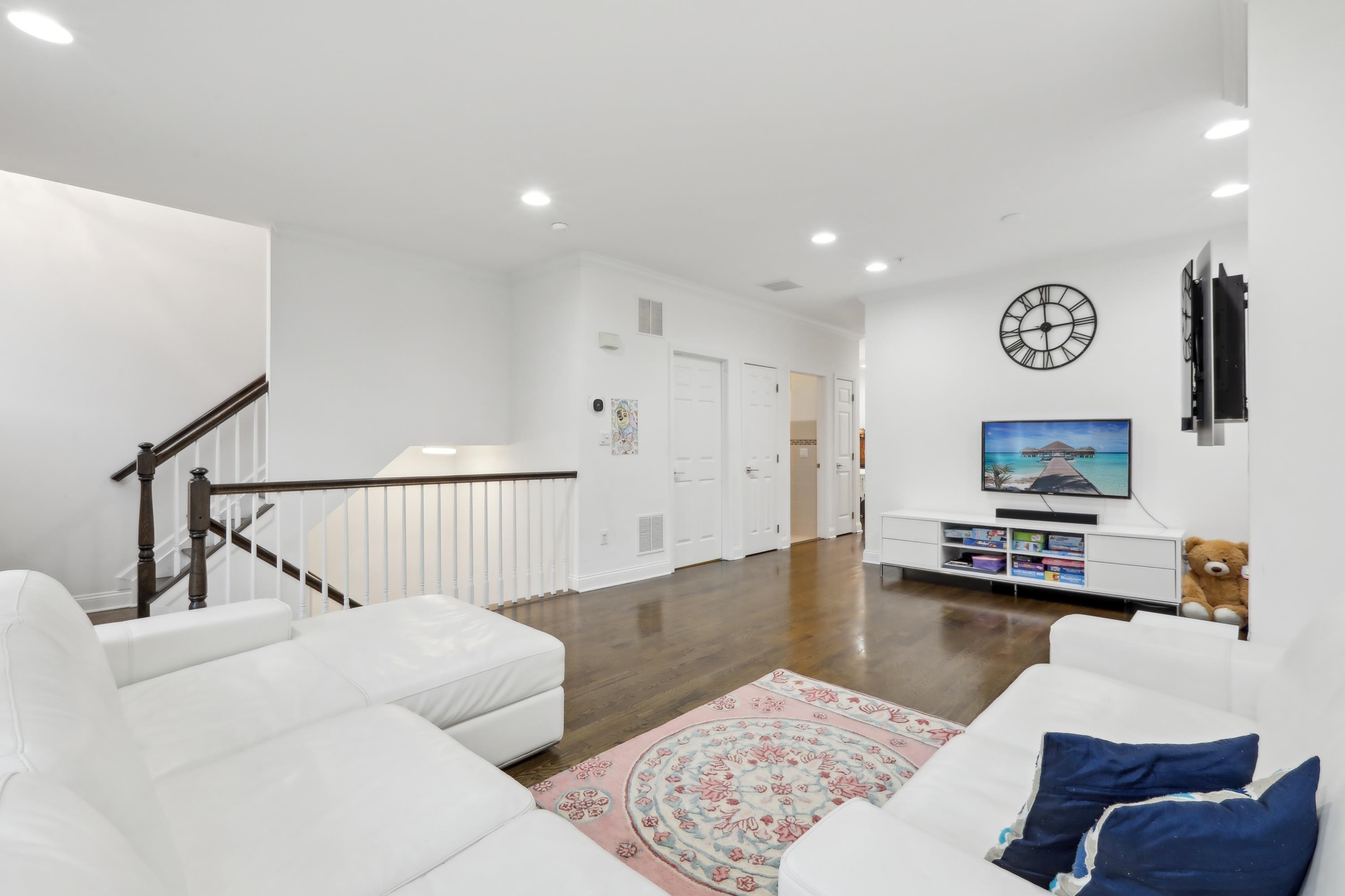 286 Roslyn Ct #286, West New York, New Jersey image 4