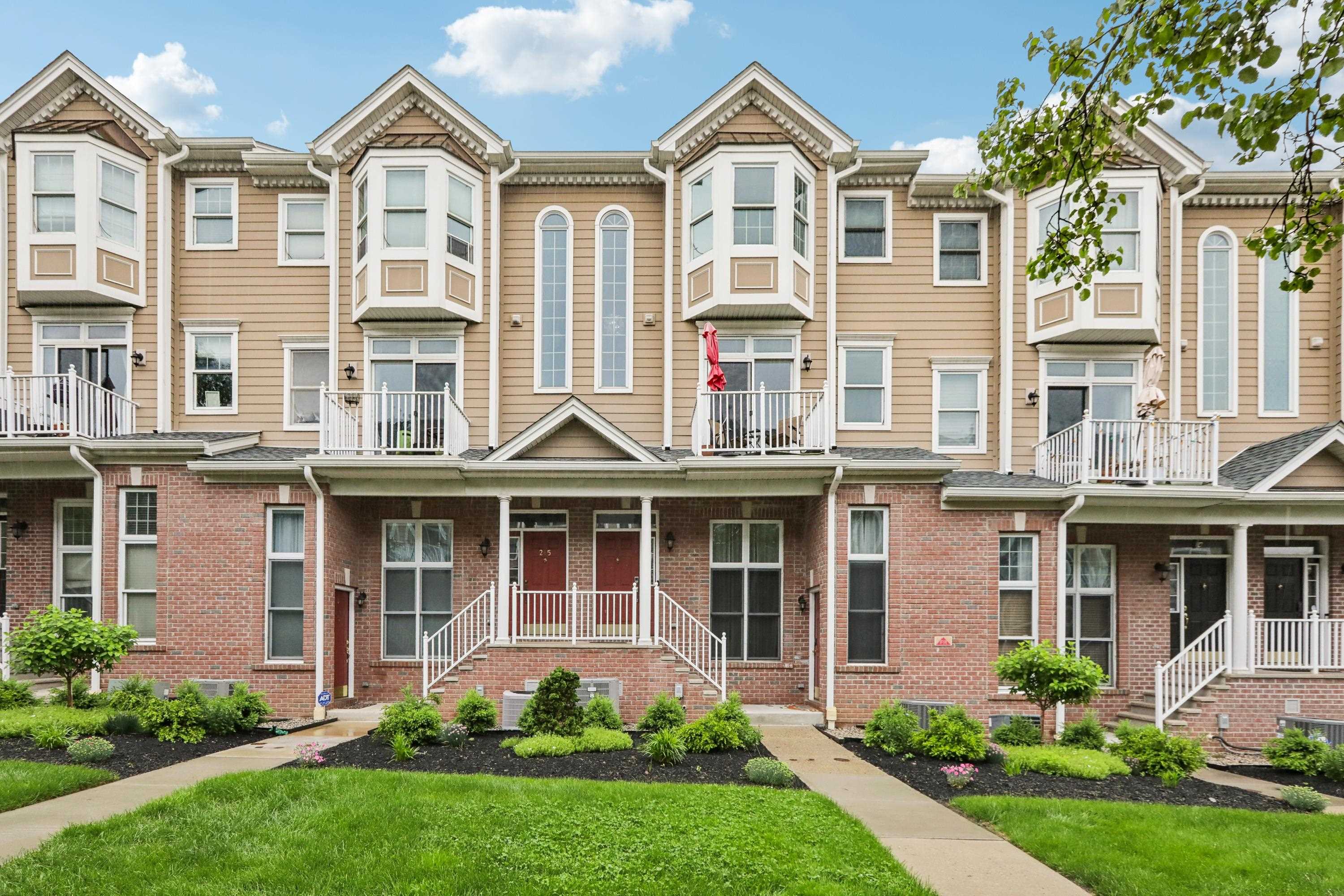 286 Roslyn Ct #286, West New York, New Jersey image 2