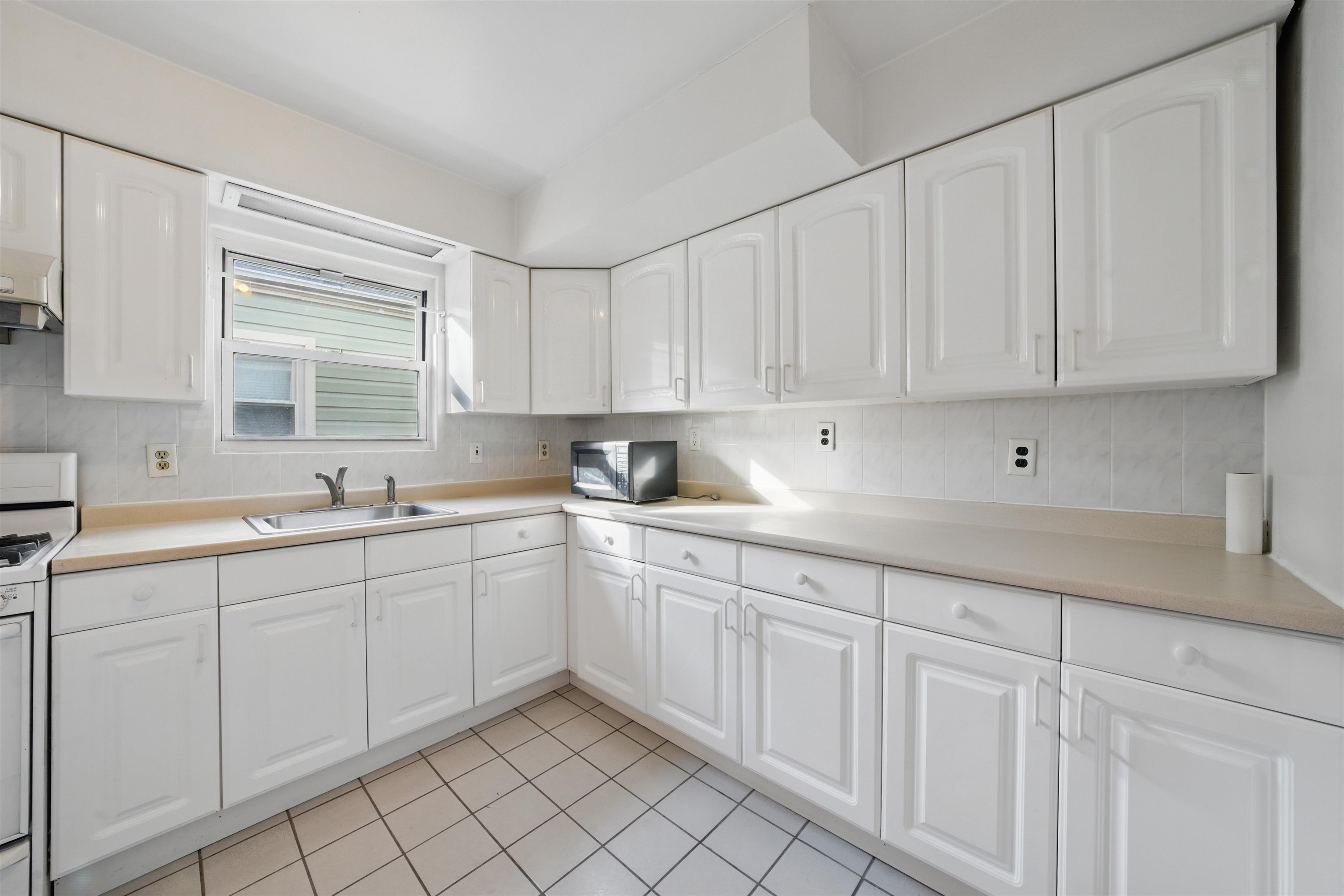1460 37th St, North Bergen, New Jersey image 17