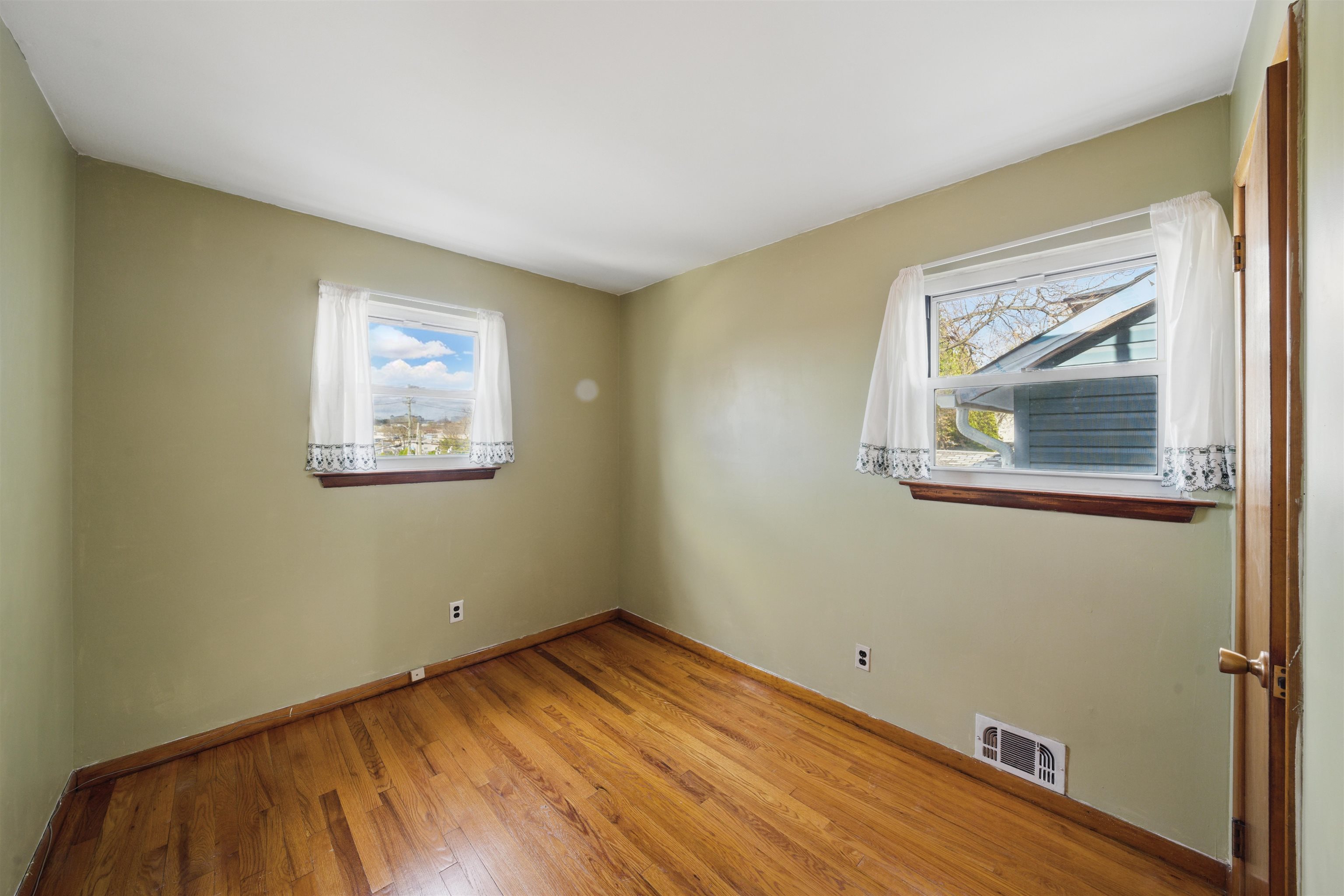 1460 37th St, North Bergen, New Jersey image 25