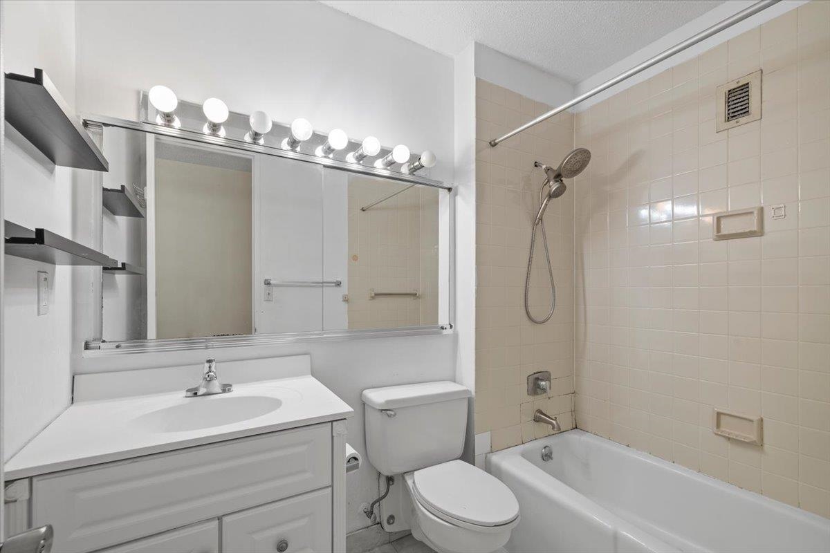 7004 Blvd East #11D, Guttenberg, New Jersey image 25