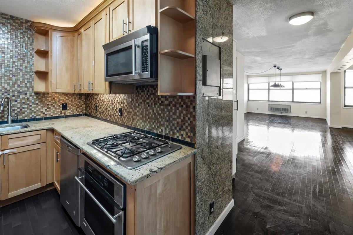 7004 Blvd East #11D, Guttenberg, New Jersey image 13