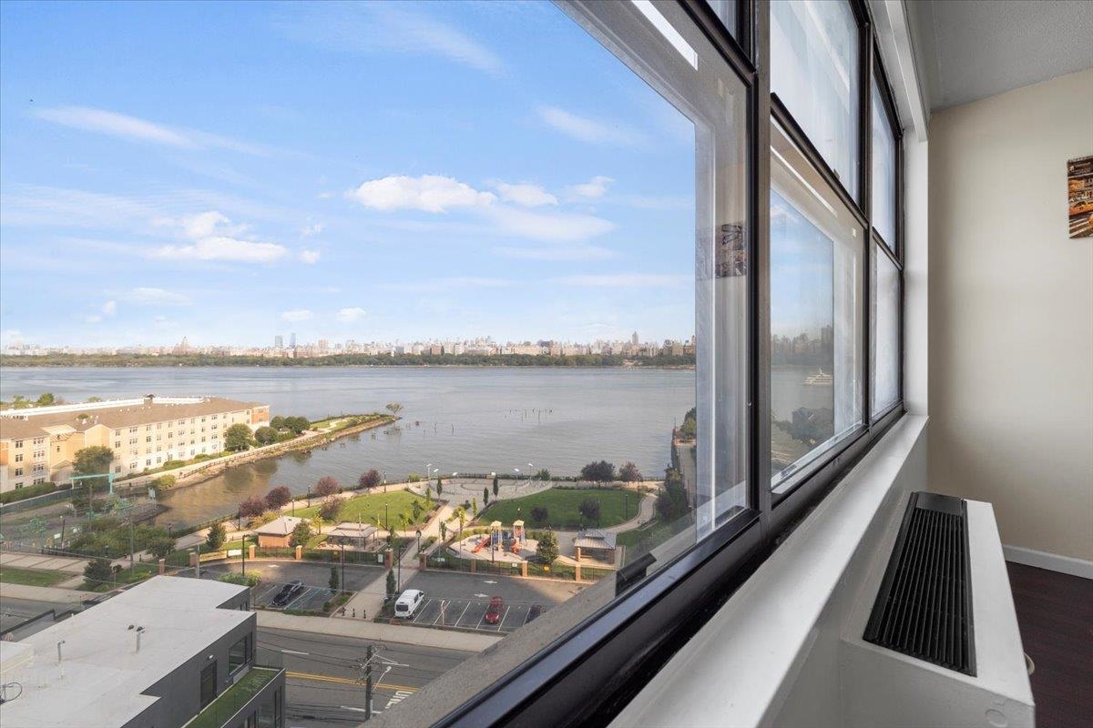 7004 Blvd East #11D, Guttenberg, New Jersey image 27
