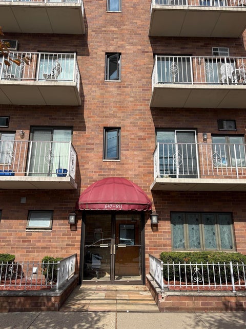 Condo For Sale - 647 Kennedy Blvd #304<br/> Bayonne, NJ 07002
