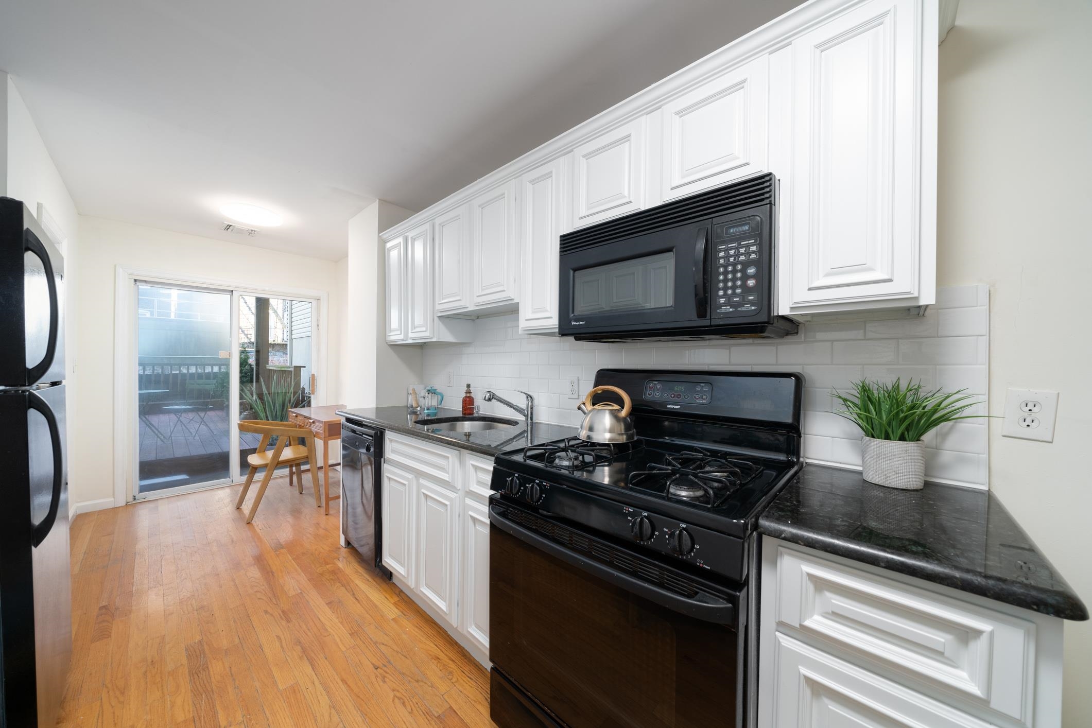 216 Sherman Ave #1R, Jersey City, New Jersey image 3