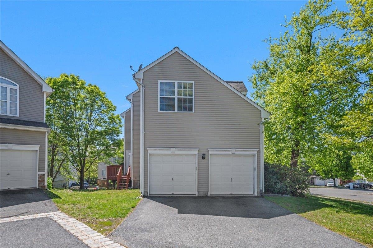31 WINDING HILL DR