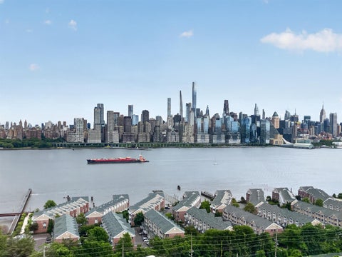 Condo For Sale - 6515 Blvd East #9J<br/> Hudson County, West New York, NJ 07093