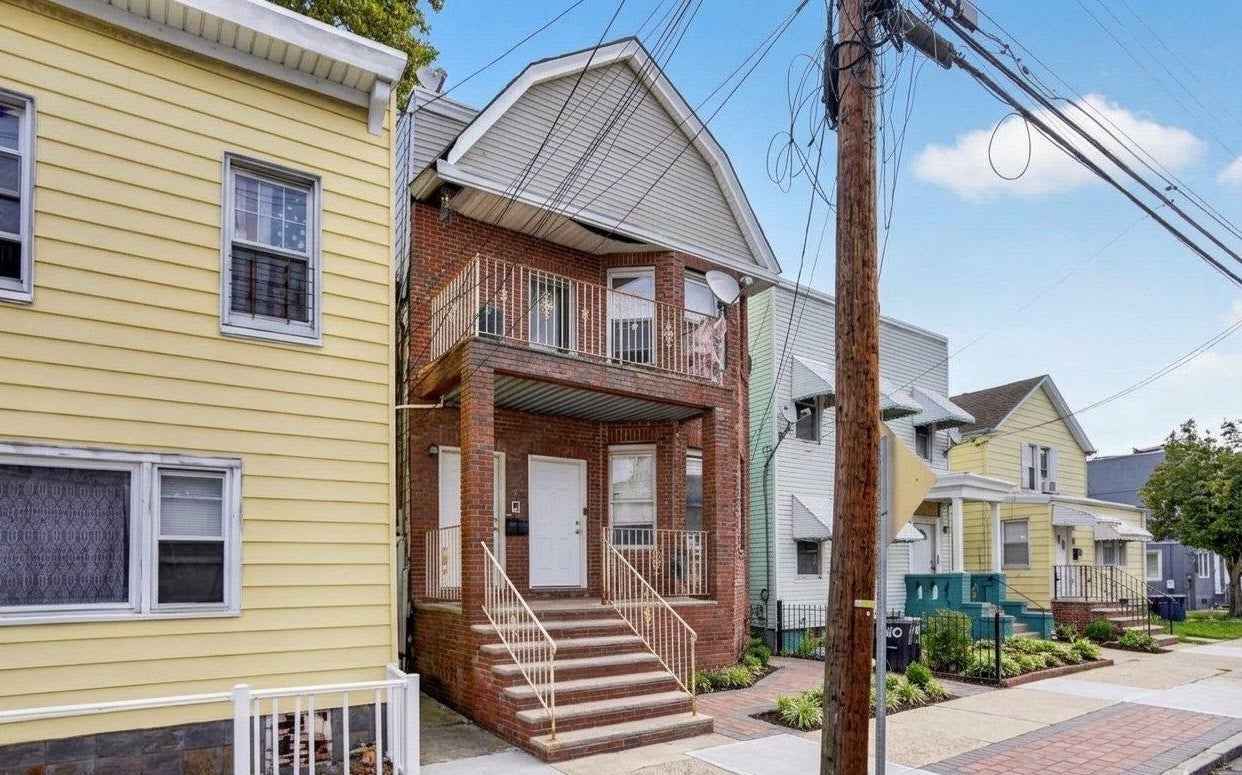 Search Homes 1 160 FULTON AVE