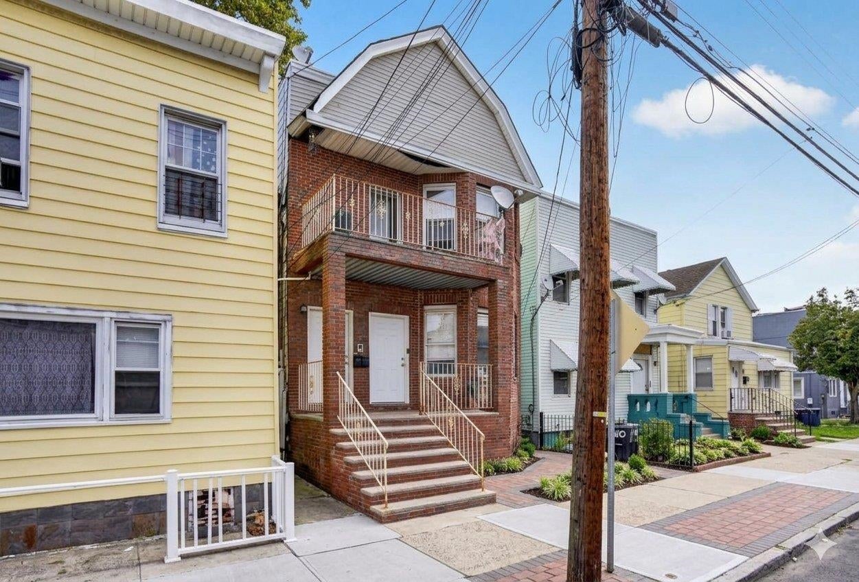 160 FULTON AVE
