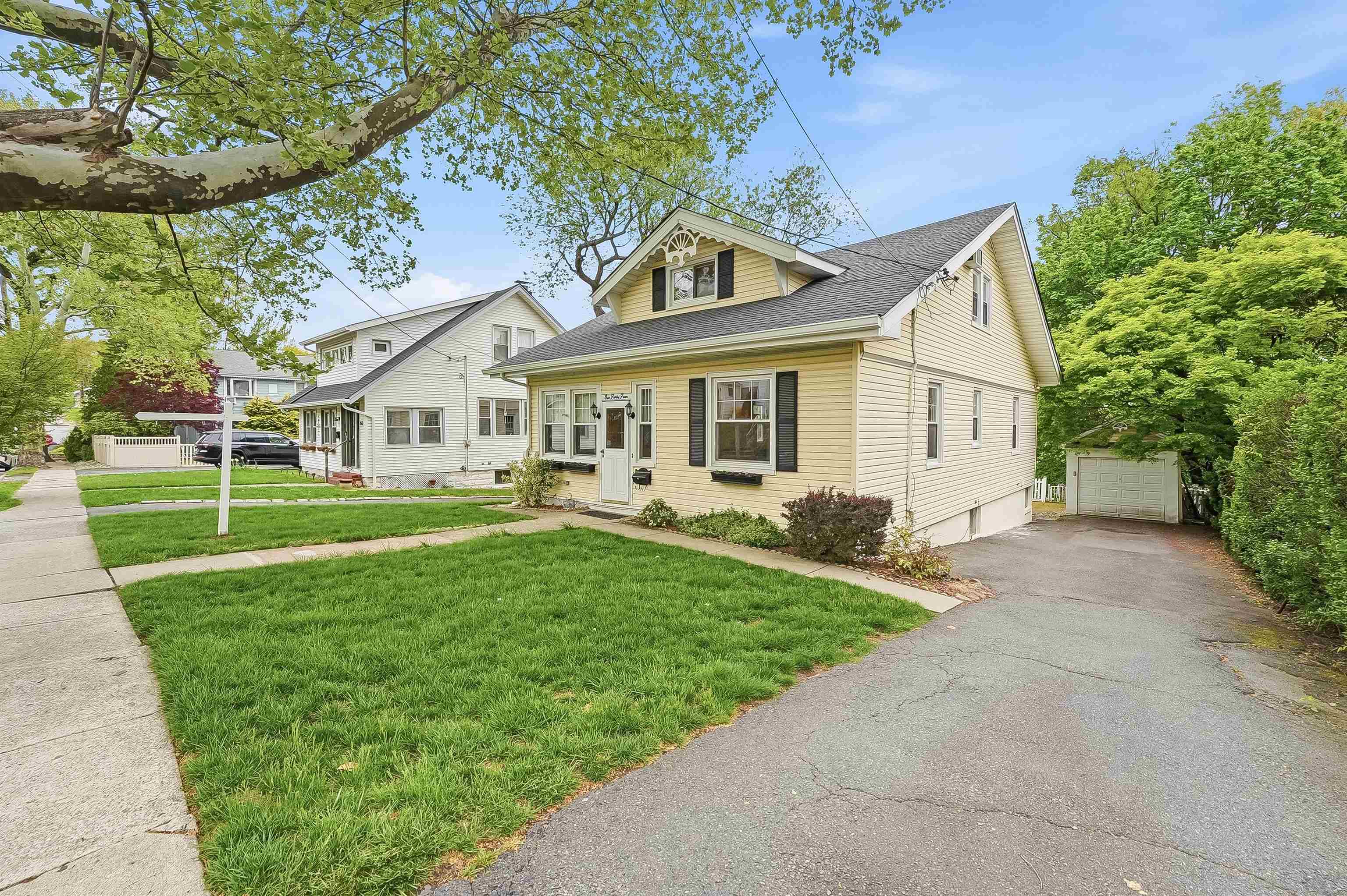 144 CRESTWOOD AVE