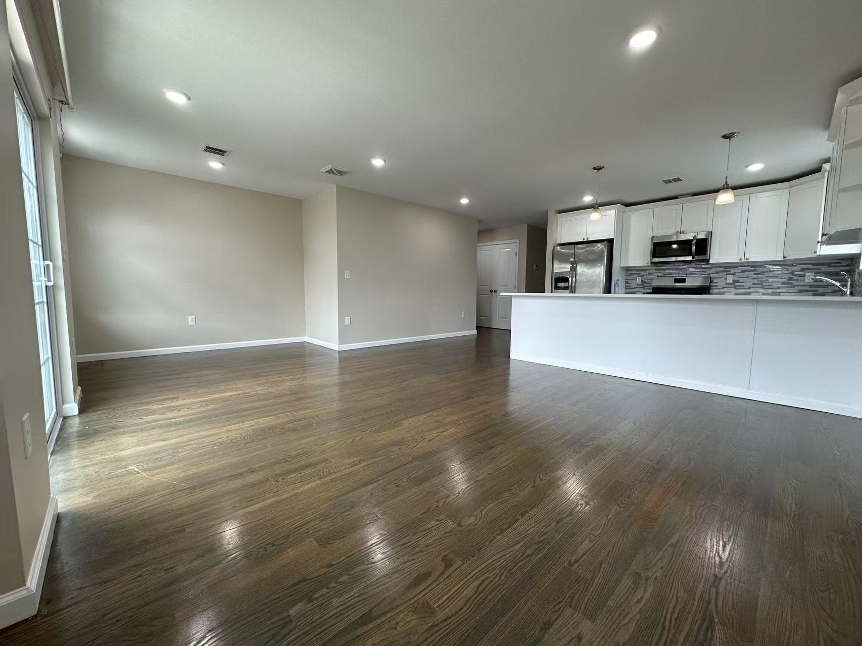 Bayonne, New Jersey 07002, United States, 3 Bedrooms Bedrooms, ,2 BathroomsBathrooms,Residential,Active,104164