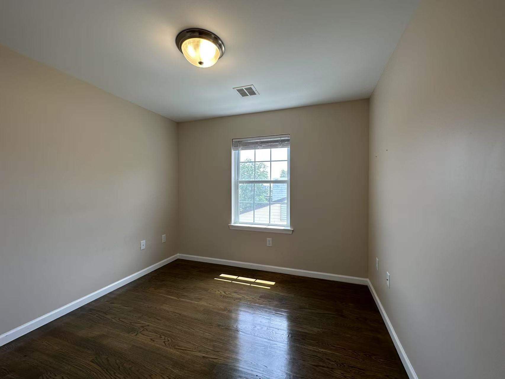 Bayonne, New Jersey 07002, United States, 3 Bedrooms Bedrooms, ,2 BathroomsBathrooms,Residential,Active,104164