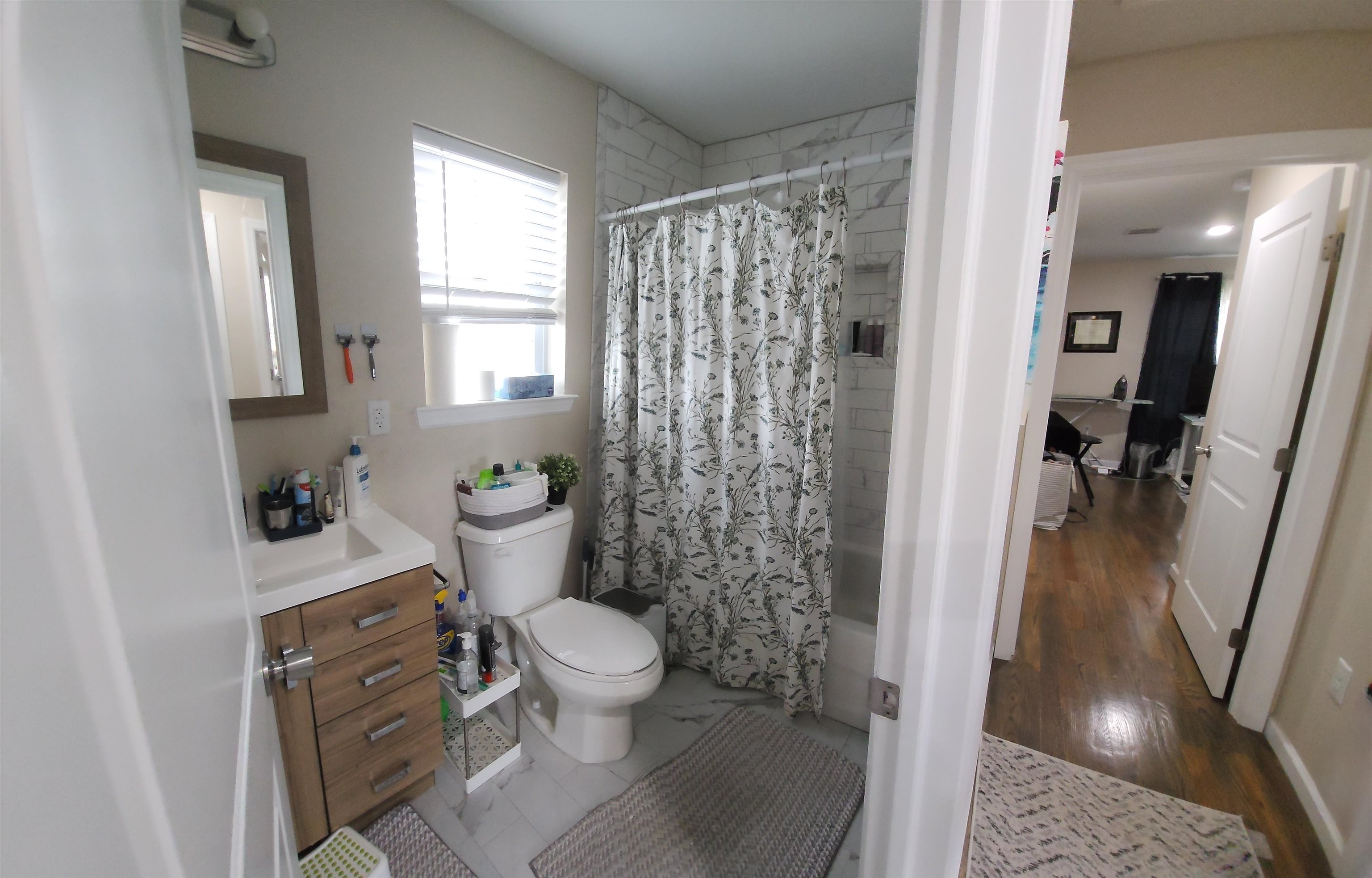 Bayonne, New Jersey 07002, United States, 3 Bedrooms Bedrooms, ,2 BathroomsBathrooms,Residential,Active,104164
