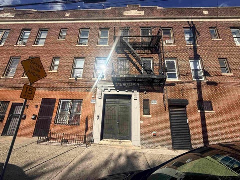 Homes For Rent - 220 Stegman St #2C<br/> Jersey City, NJ 07305