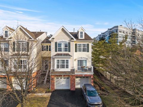 4 Boatworks Dr, Bayonne, NJ 07002 - MLS#: 250009488