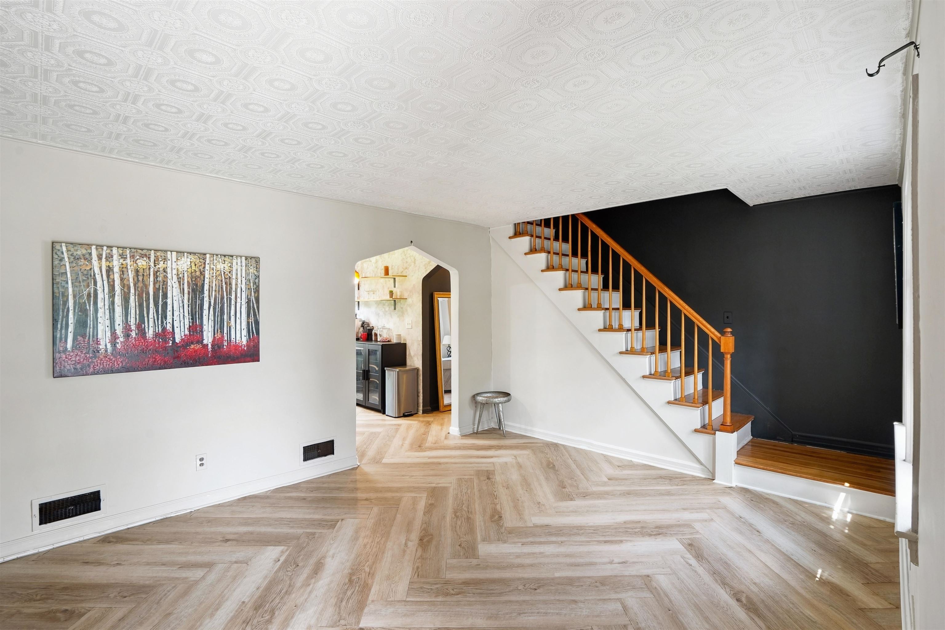 74 STARMOND AVE