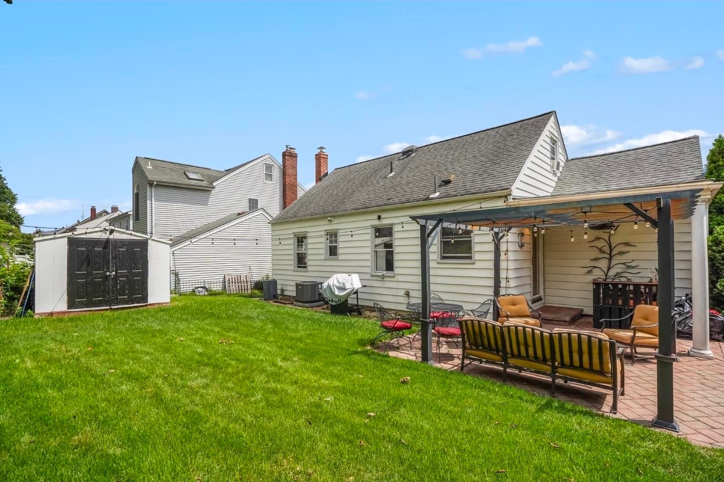74 STARMOND AVE