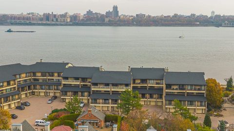 Townhouse For Sale - 1225 River Rd #7D<br/> Edgewater, NJ 07020