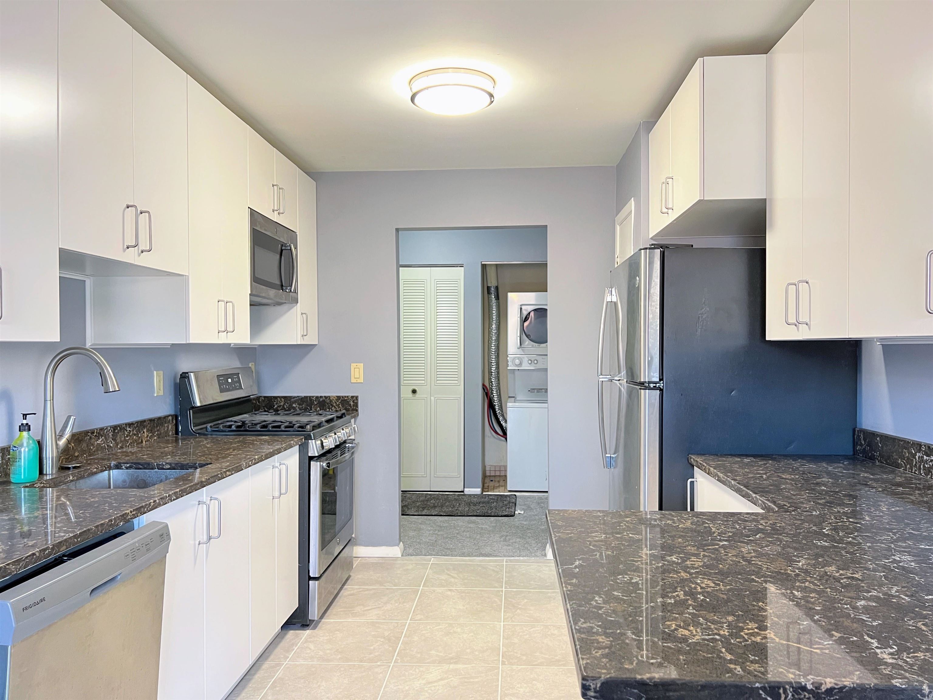 12 Riverview Ct #A12, Secaucus, New Jersey image 3