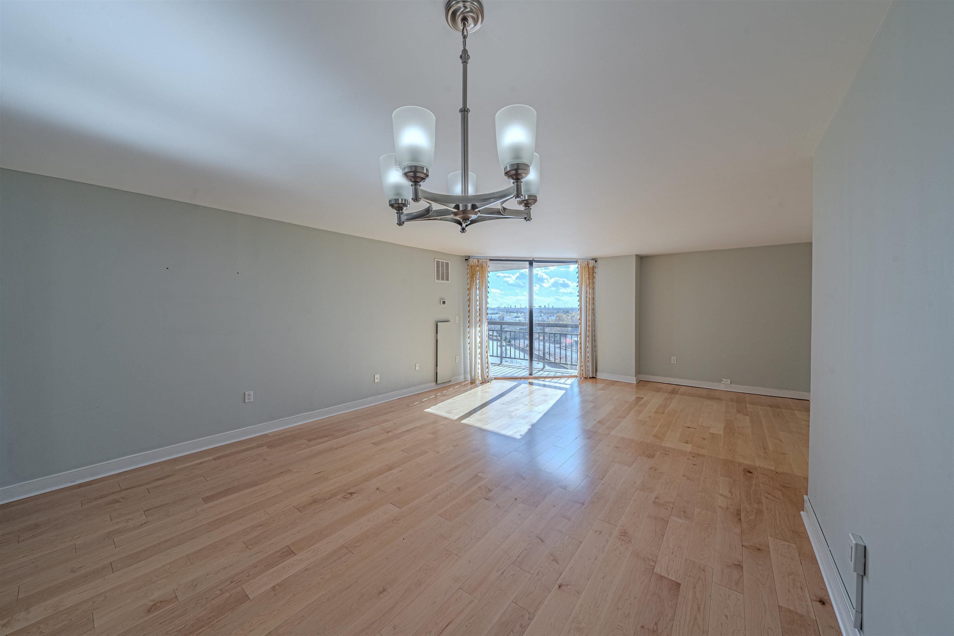 532 Harmon Cove Tower #532, Secaucus, New Jersey image 3