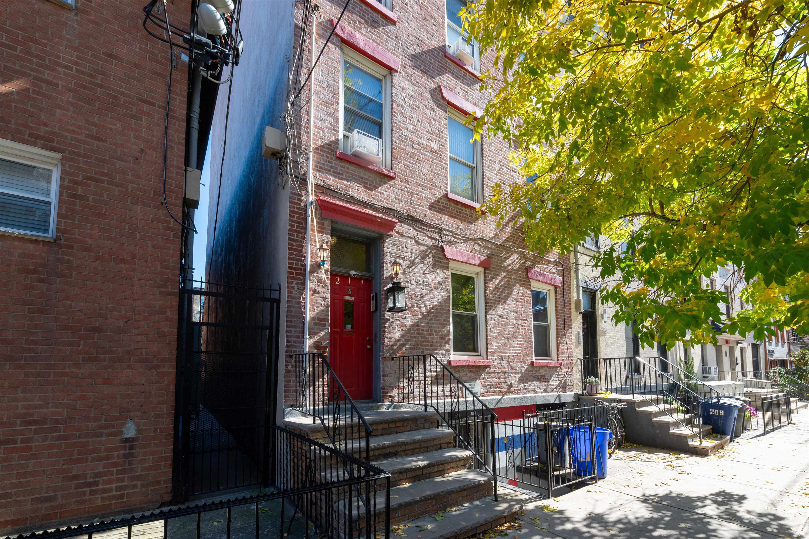 211 PARK AVE