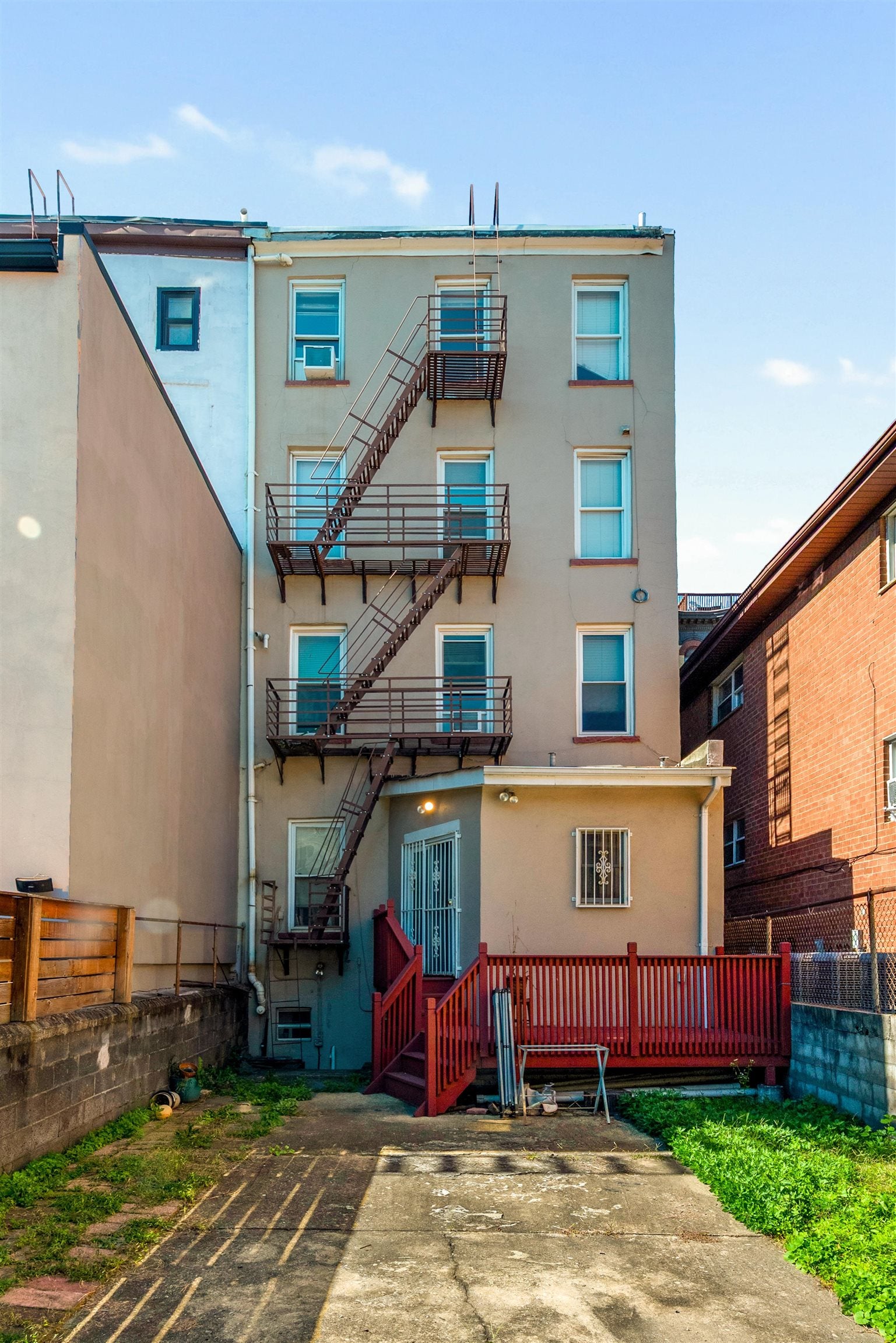 211 PARK AVE