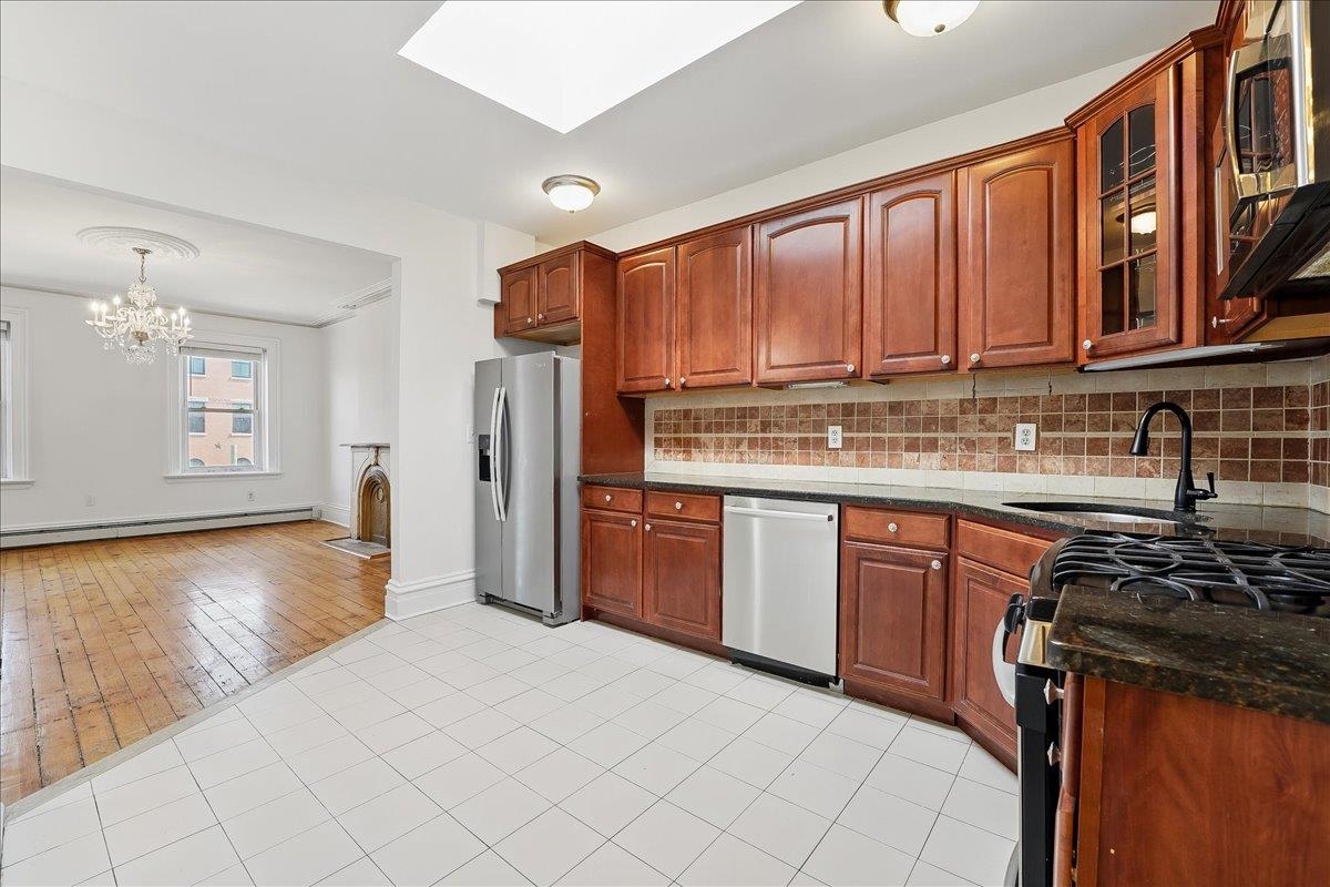 189 Christopher Columbus Dr #4, Jersey City, New Jersey image 10
