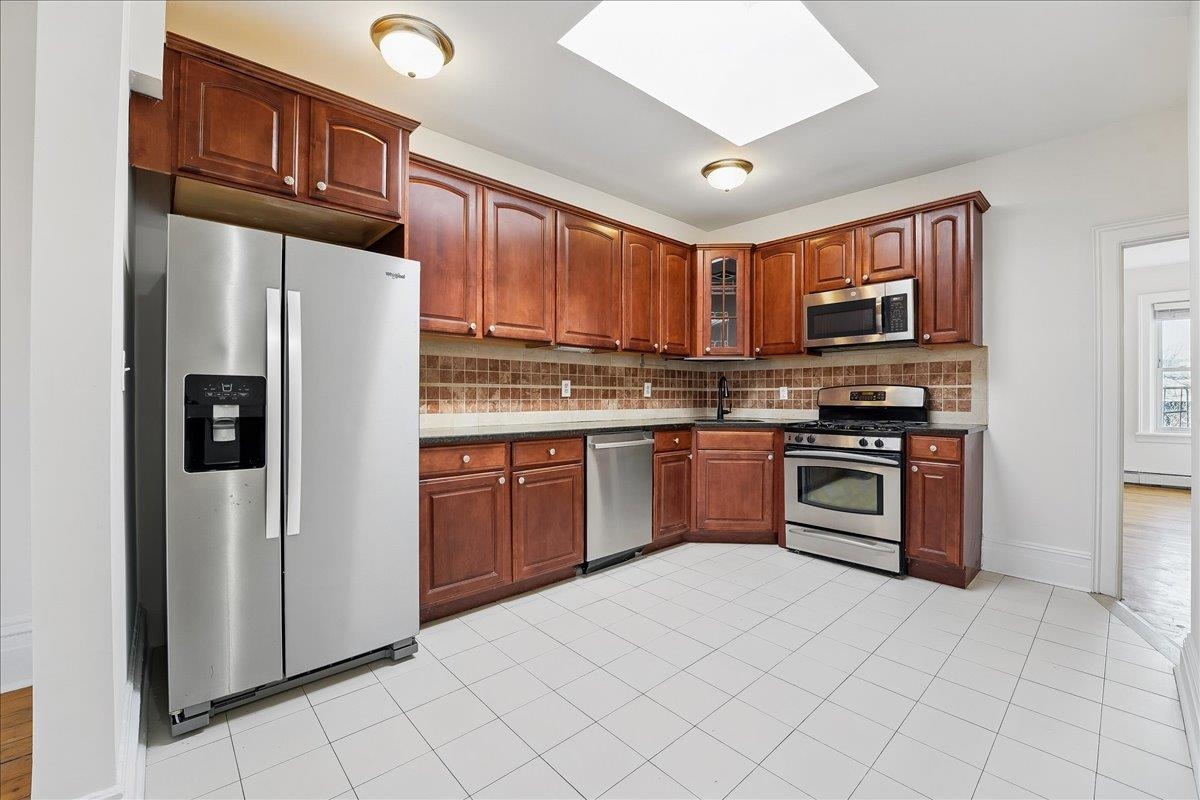 189 Christopher Columbus Dr #4, Jersey City, New Jersey image 9